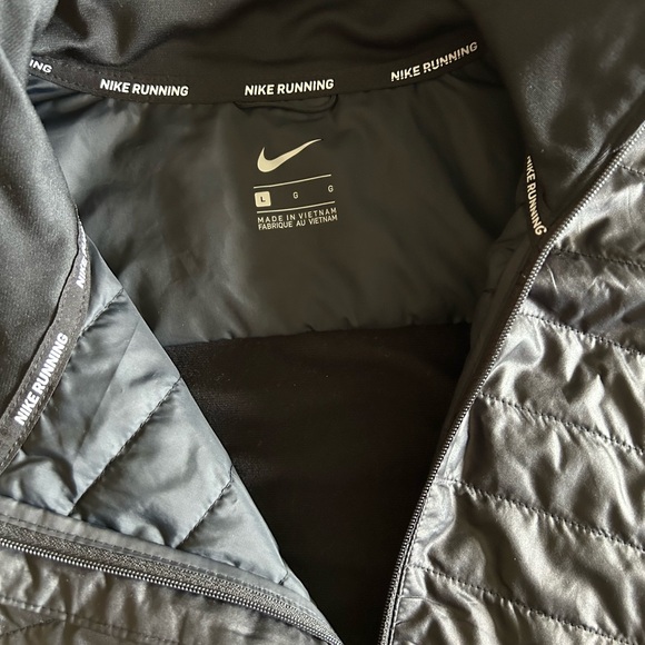 NIKE- Essential Puffer-Panel running jacket. Women’s Large - Picture 3 of 7